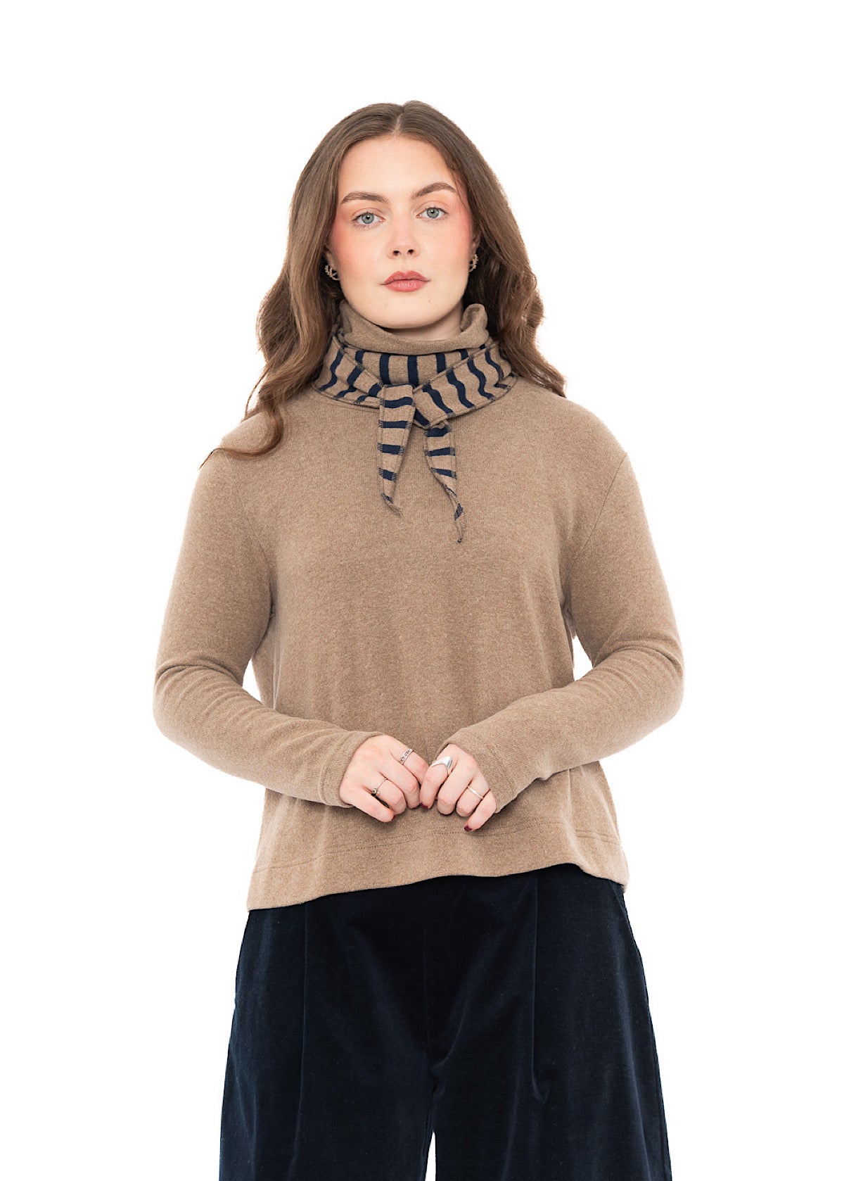 KNITTED ROSE NECKERCHIEF