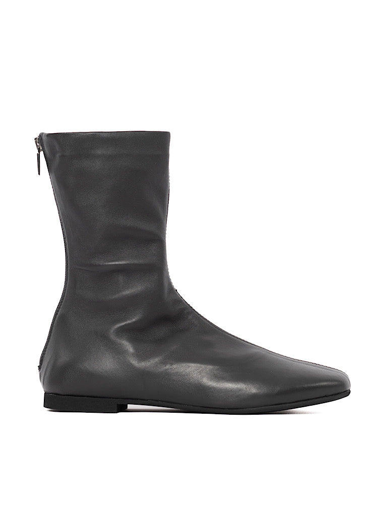 SHORT STRETCH LEATHER BOOT