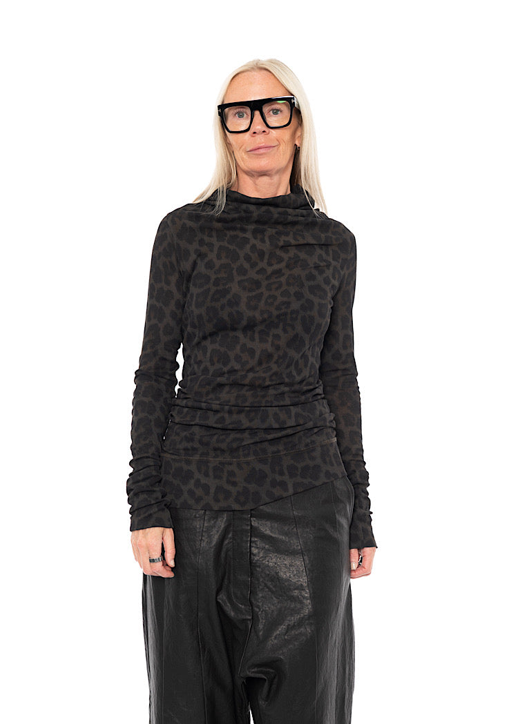 LEOPARD PRINT HIGH-NECK T-SHIRT