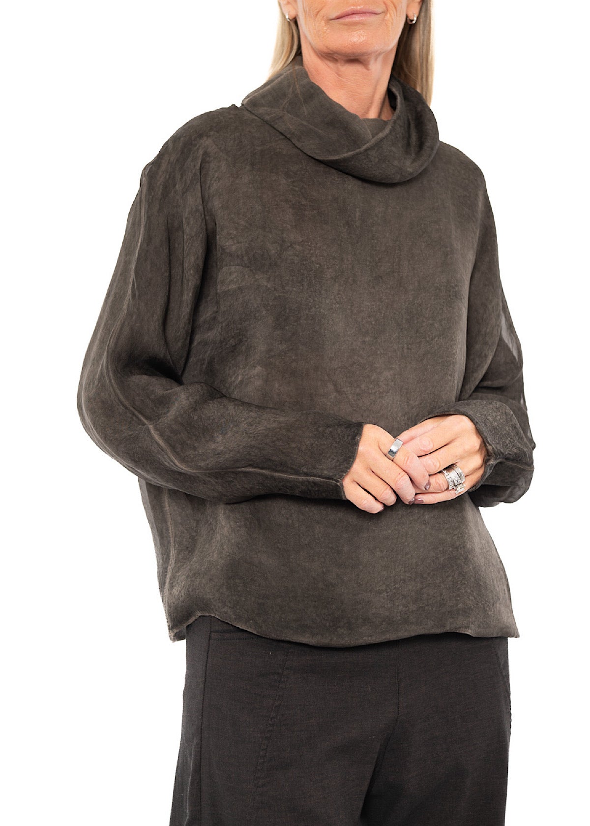 RELAXED HIGH NECKLINE TOP
