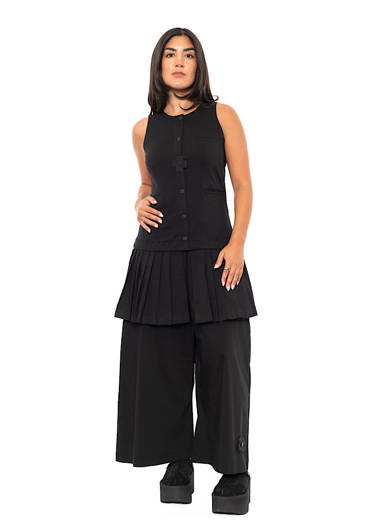 SLEEVELESS BUTTON-DOWN TOP