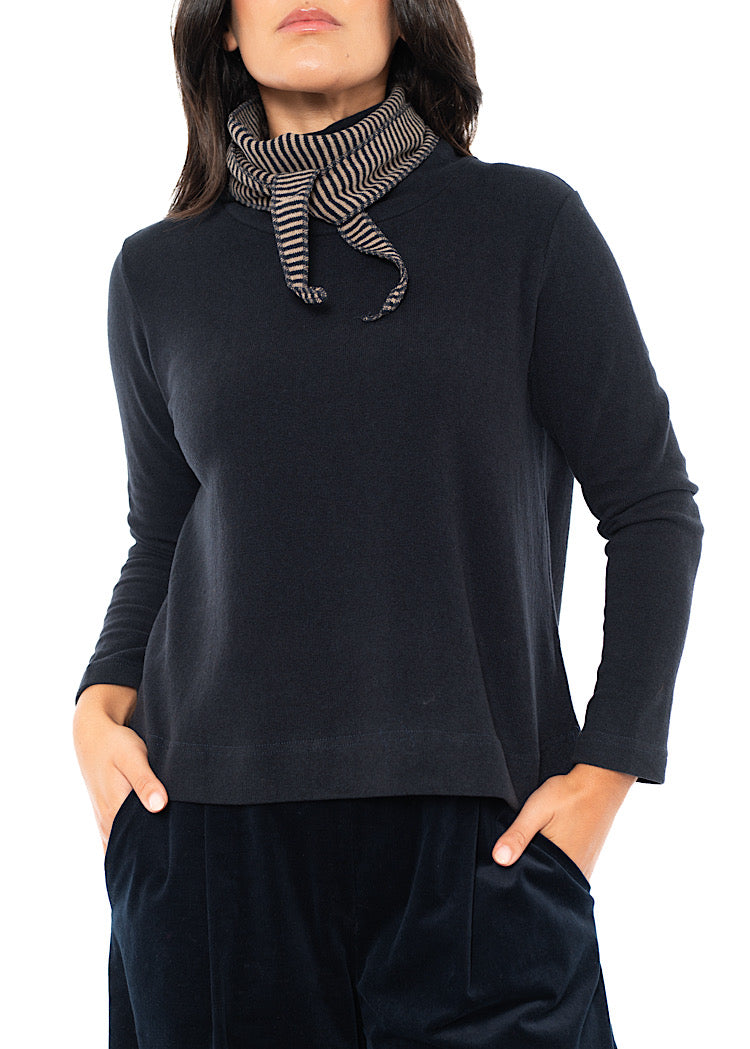 KNITTED ROSE NECKERCHIEF