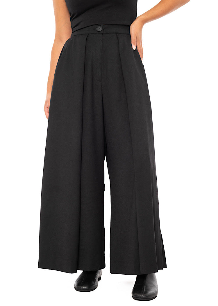 PLEATED WIDE LEG TROUSER