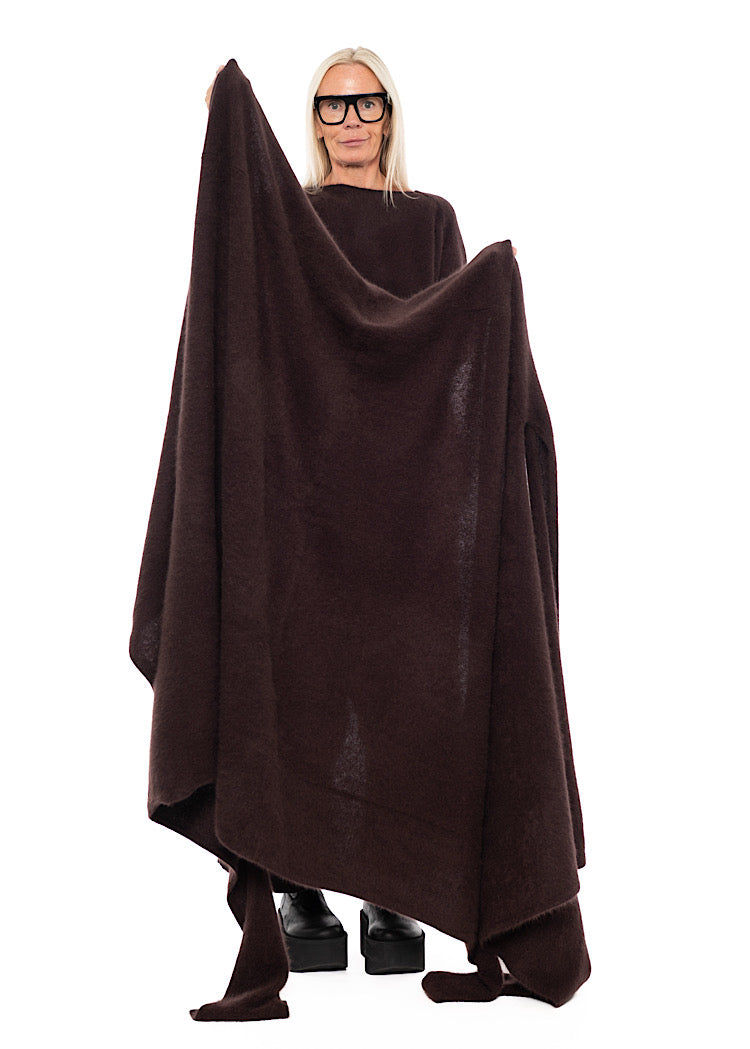 SIGNATURE OVERSIZED RACOON SCARF
