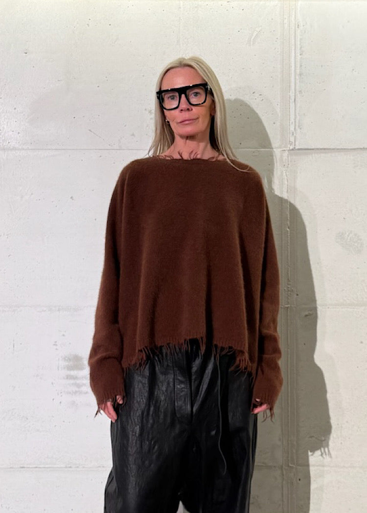 RELAXED FRAYED KNIT PULLOVER *BLACK* (SHOWN IN HENNA)