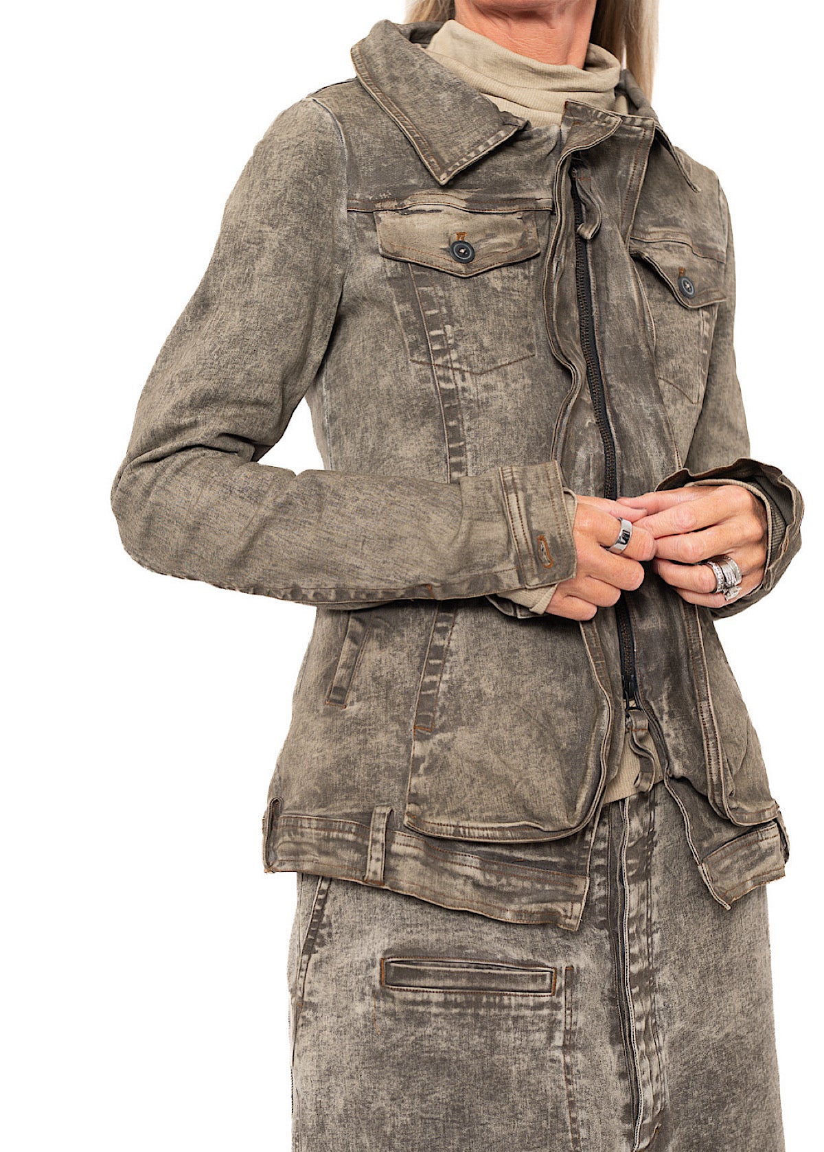 FITTED STRETCH DENIM JACKET