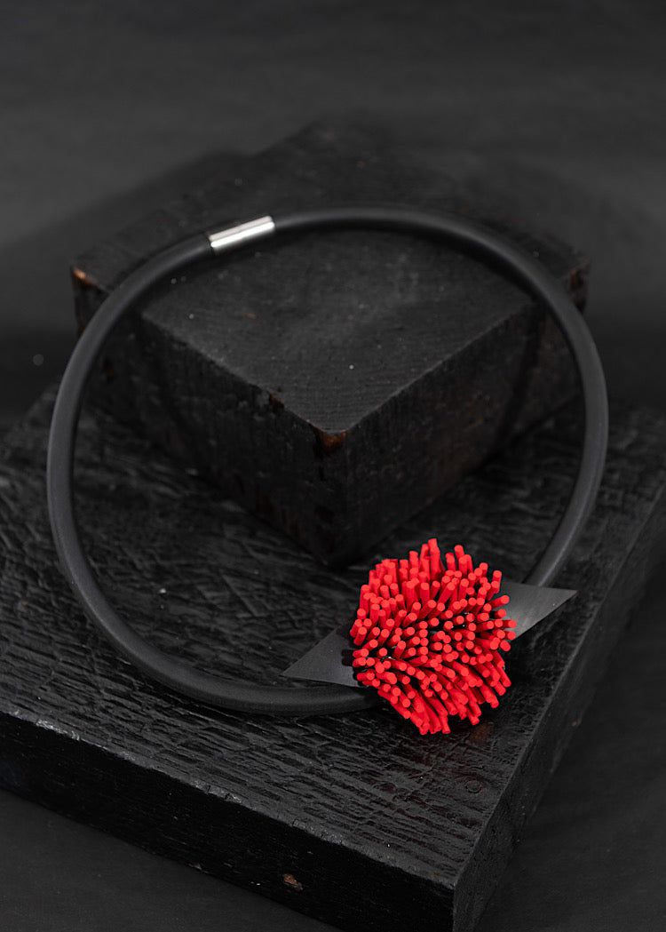 MIKAs BOTAN NECKLACE