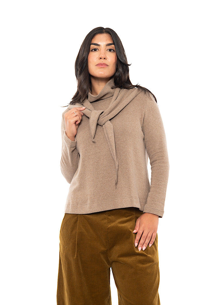 SOFT-KNIT TRIANGLE TIPPY NECKERCHIEF