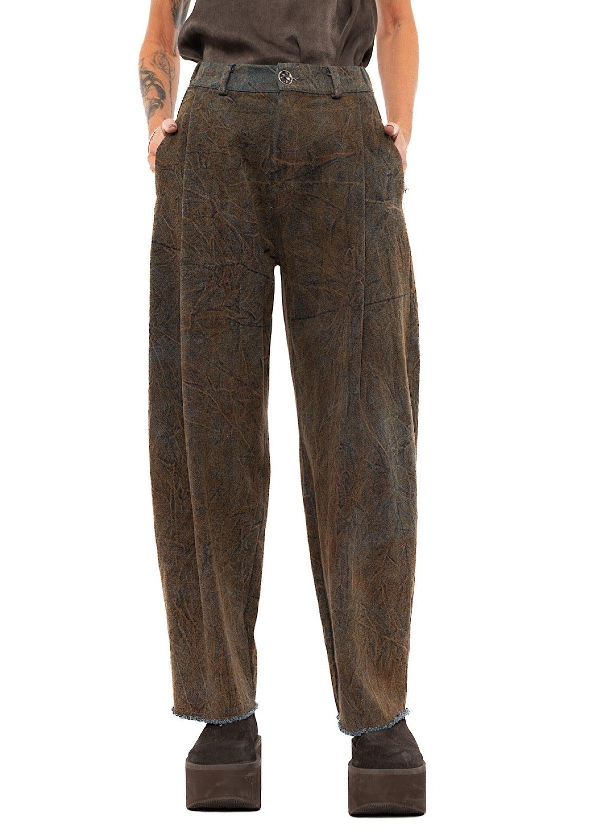 STONE-WASHED DENIM BANANA-LEG TROUSER