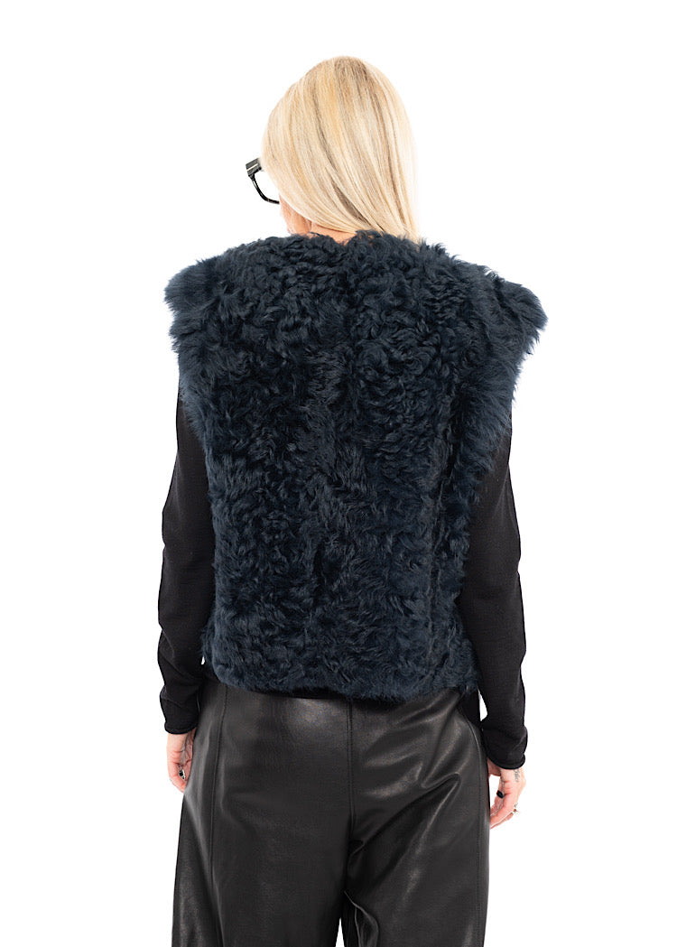 DOM GOOR CURLY SHORT GILET