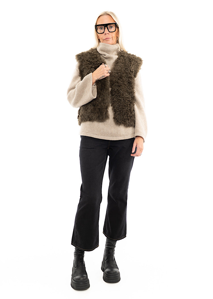 DOM GOOR CURLY SHORT GILET