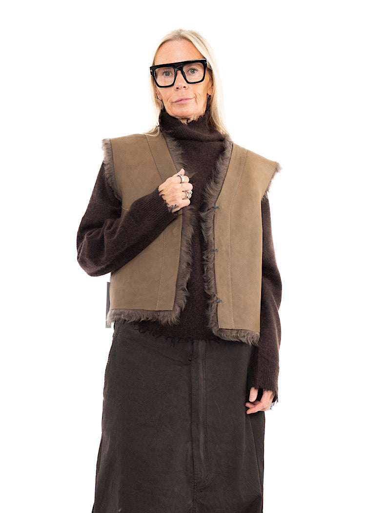 DOM GOOR CURLY SHORT GILET