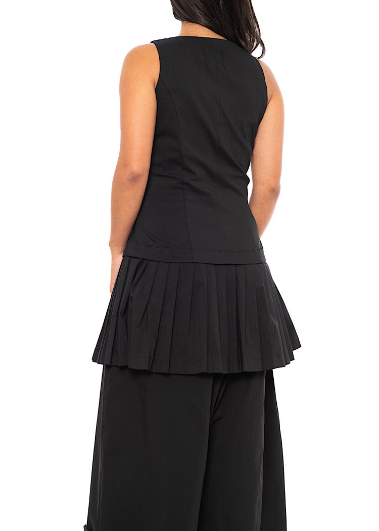 SLEEVELESS BUTTON-DOWN TOP