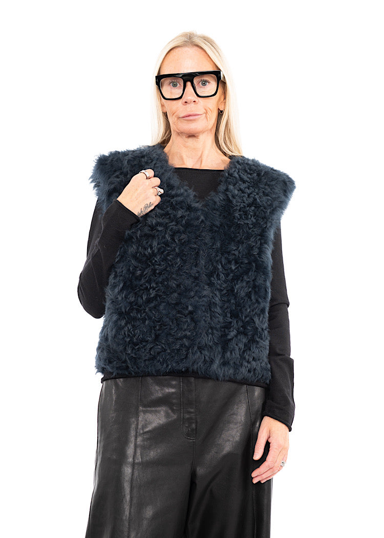 DOM GOOR CURLY SHORT GILET