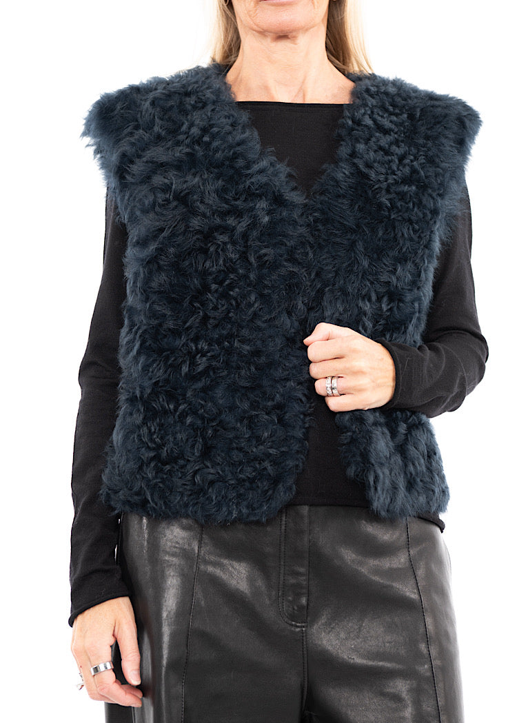 DOM GOOR CURLY SHORT GILET