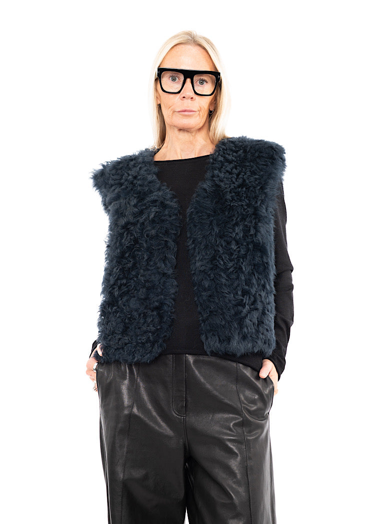 DOM GOOR CURLY SHORT GILET