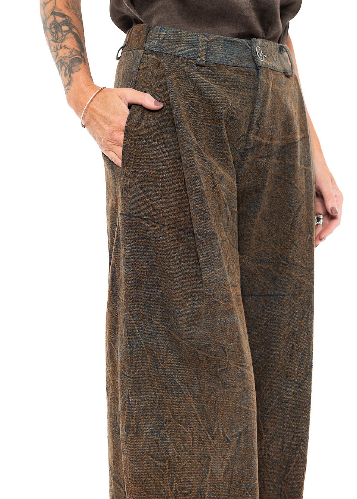 STONE-WASHED DENIM BANANA-LEG TROUSER