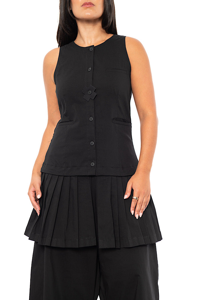 SLEEVELESS BUTTON-DOWN TOP