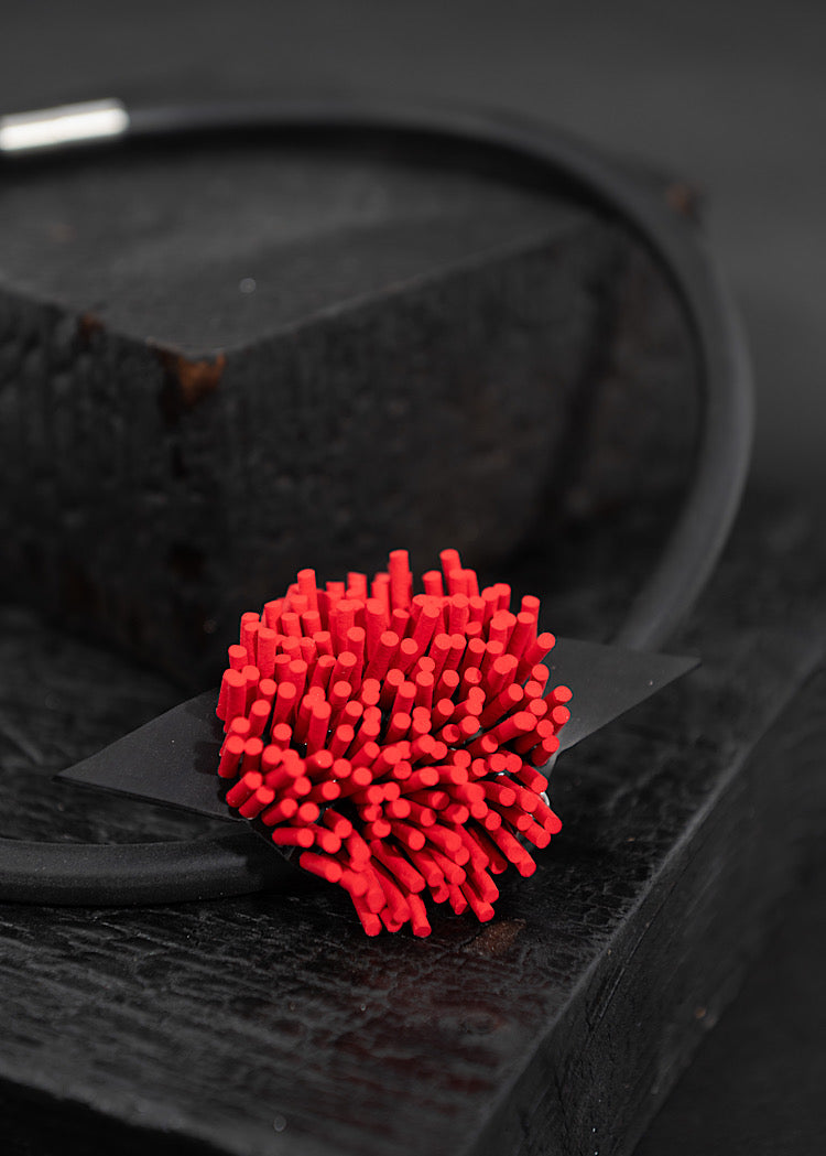 MIKAs BOTAN NECKLACE