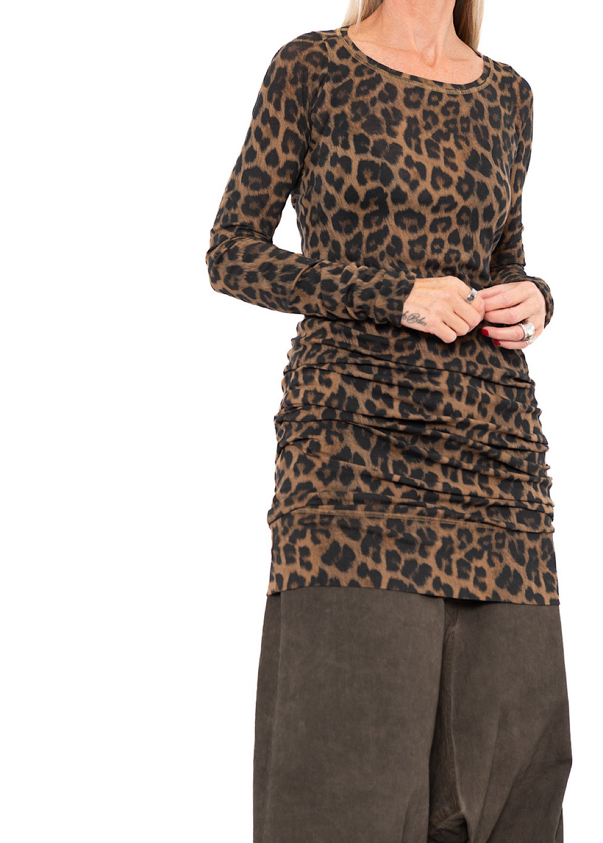 FITTED LEOPARD PRINT LONGLINE T-SHIRT