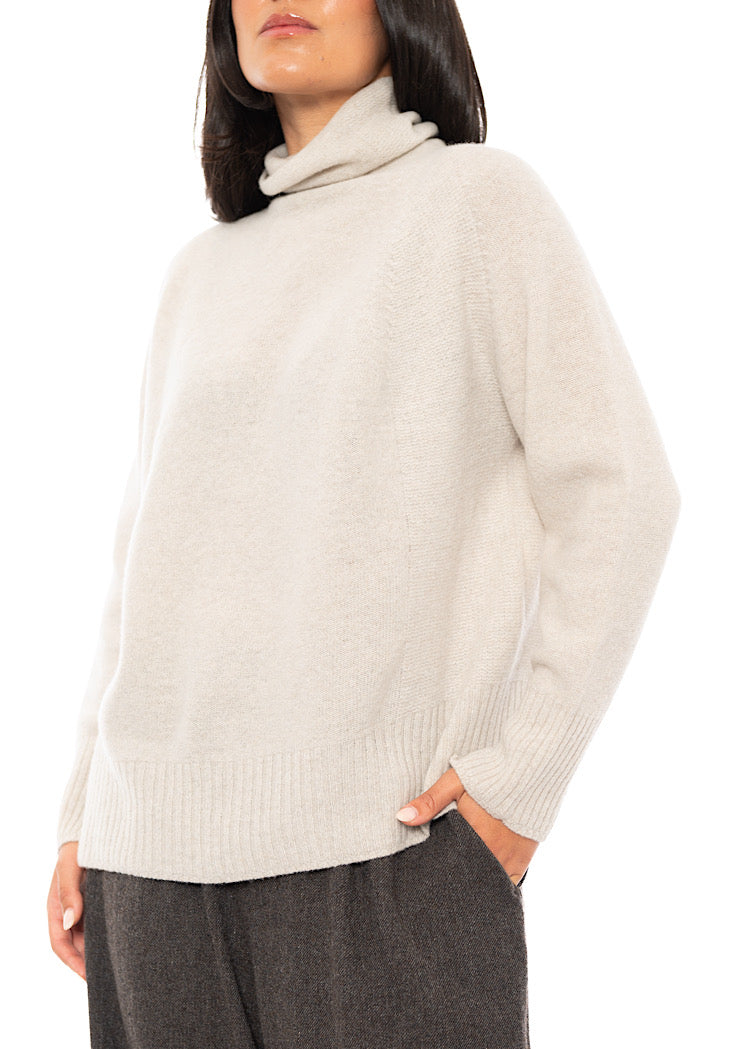 RELAXED FINE WOOL TURTLENECK PULLOVER
