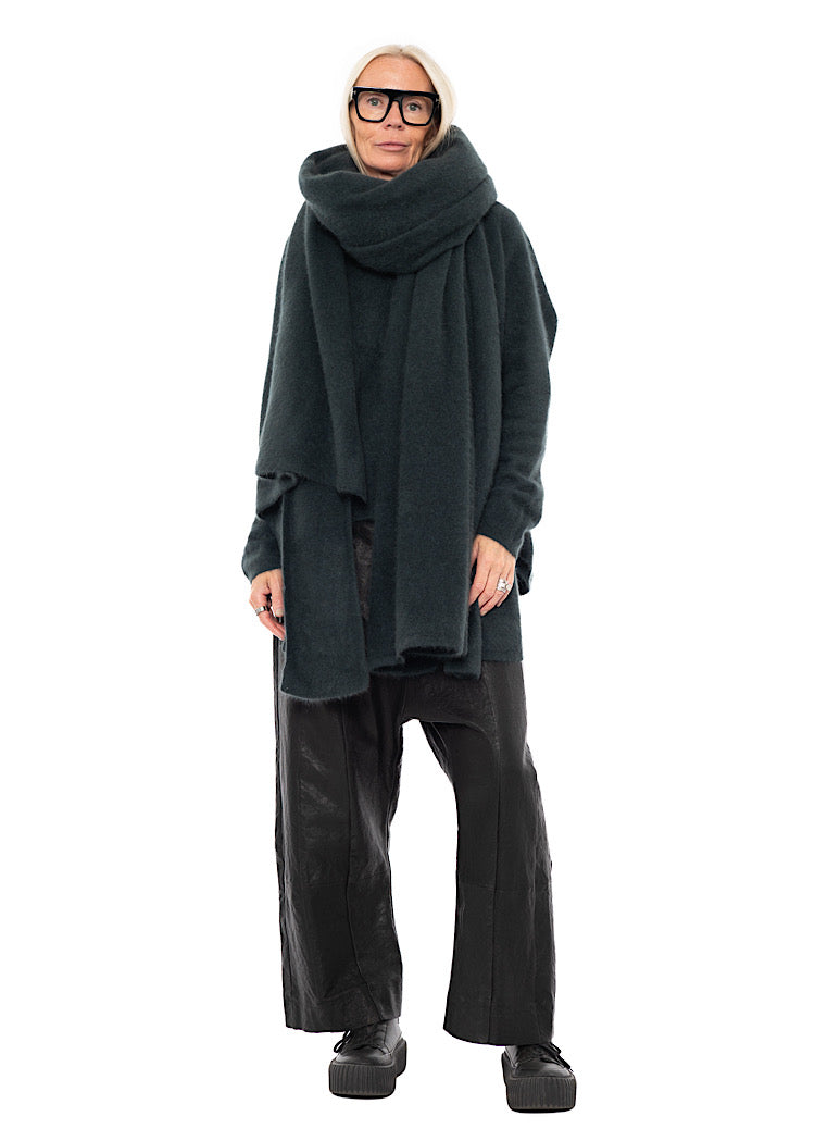 SIGNATURE OVERSIZED RACOON SCARF