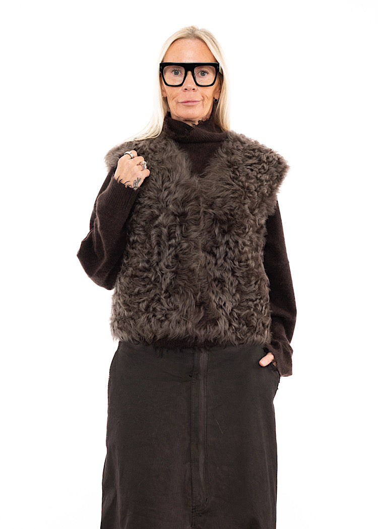 DOM GOOR CURLY SHORT GILET