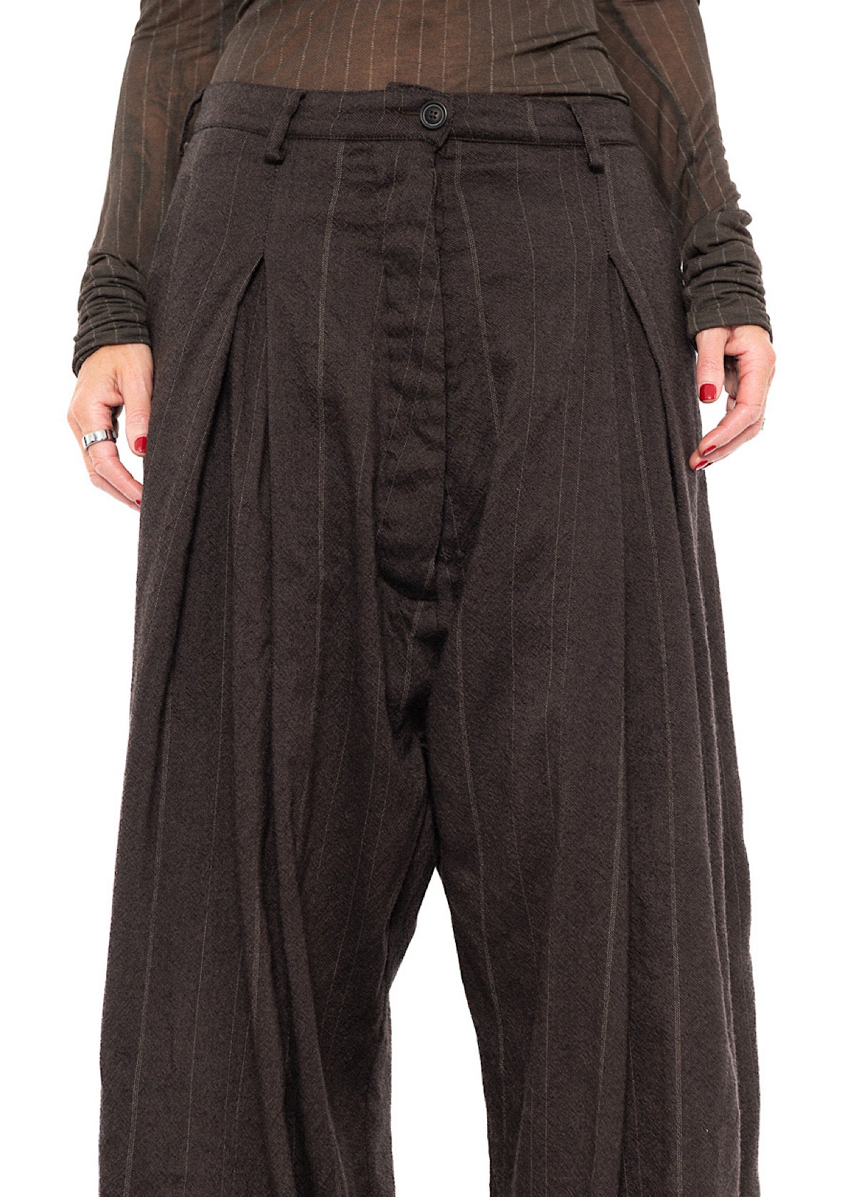 Hose aus Wolle mit Nadelstreifen und tiefem Schritt