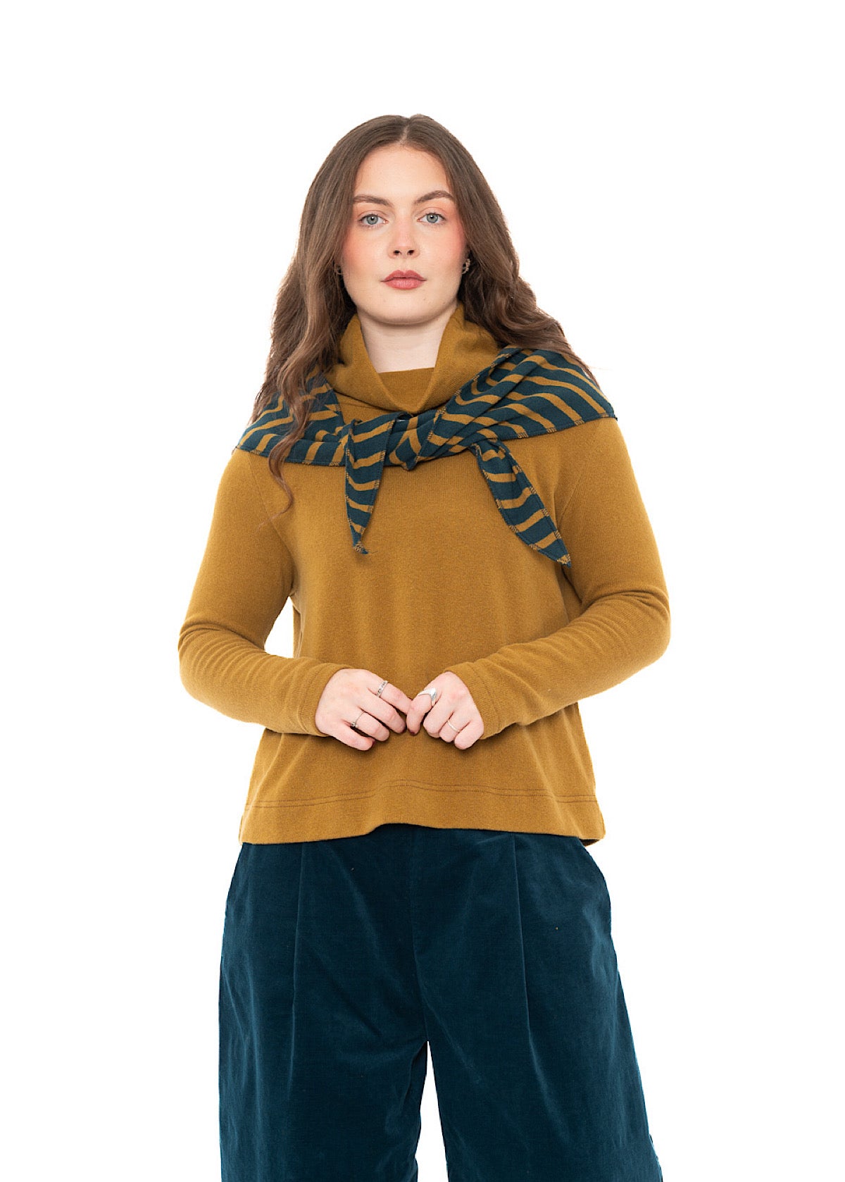WIDE-STRIPE TRIANGLE TIPPY NECKERCHIEF