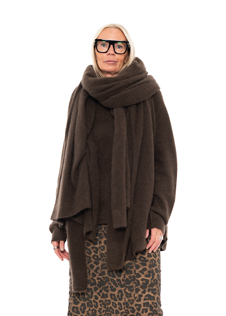 SIGNATURE OVERSIZED RACOON SCARF