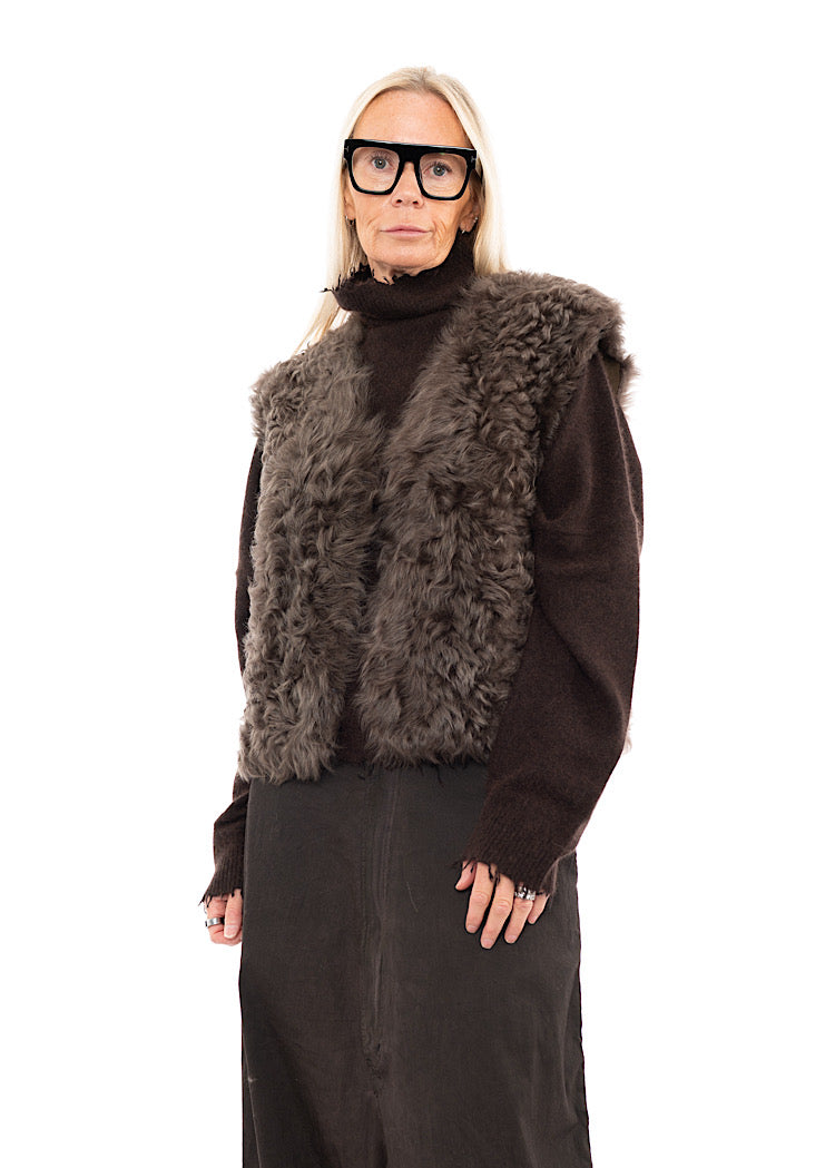 DOM GOOR CURLY SHORT GILET