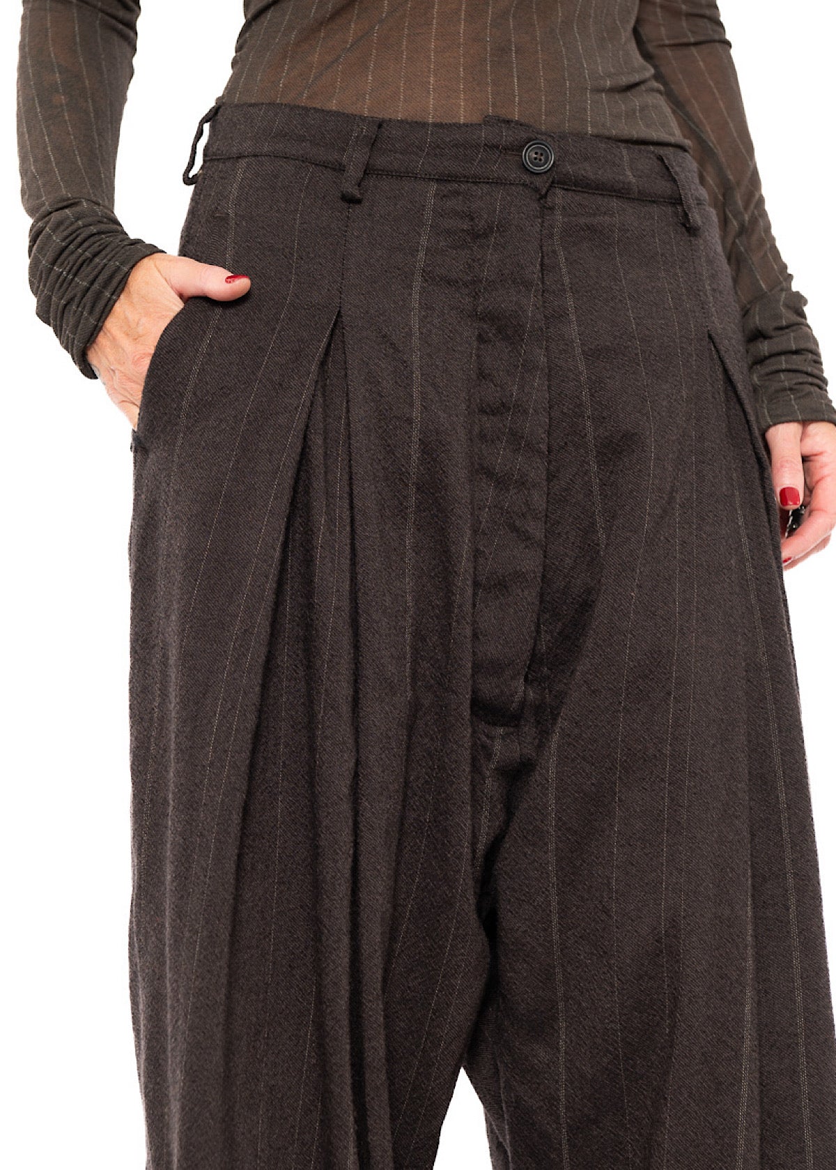 Hose aus Wolle mit Nadelstreifen und tiefem Schritt