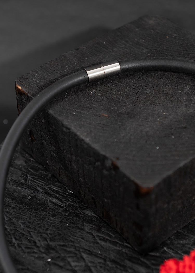 MIKAs BOTAN NECKLACE