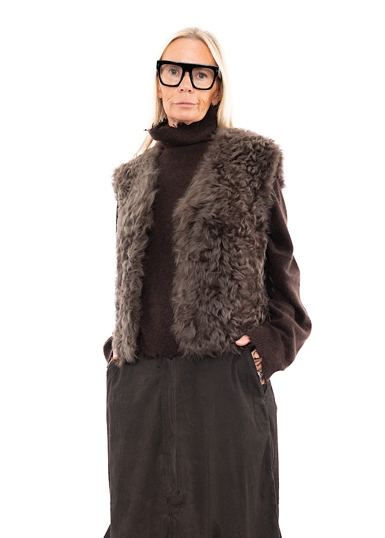 DOM GOOR CURLY SHORT GILET