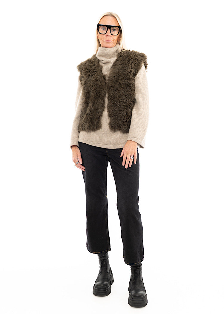 DOM GOOR CURLY SHORT GILET