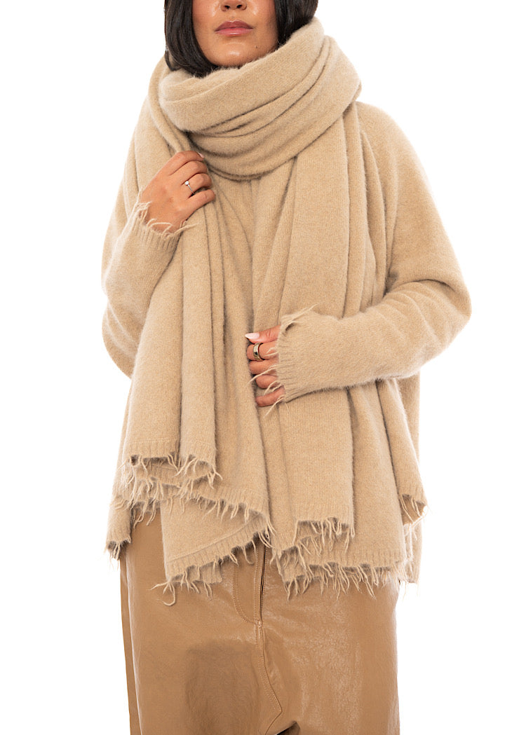 OVERSIZED FRAYED KNIT SCARF