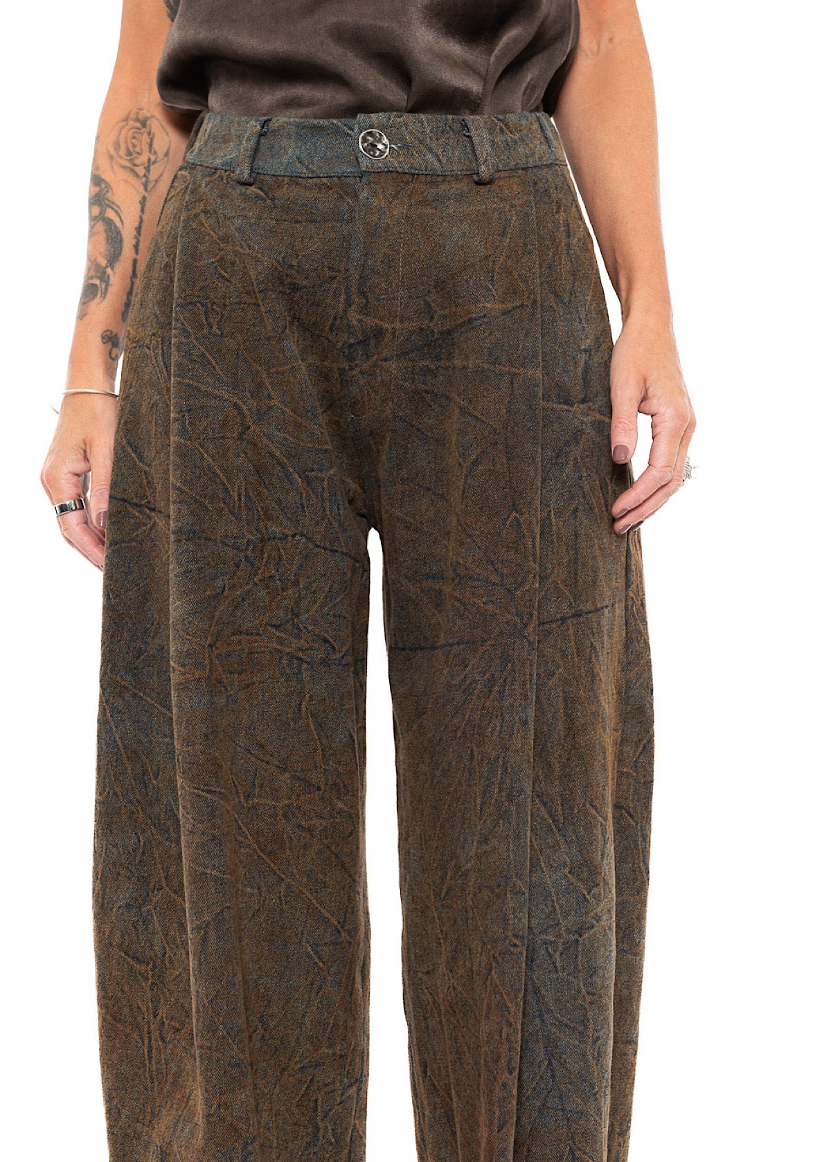 STONE-WASHED DENIM BANANA-LEG TROUSER