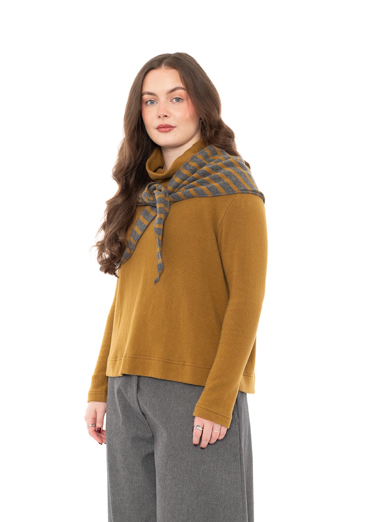 WIDE-STRIPE TRIANGLE TIPPY NECKERCHIEF