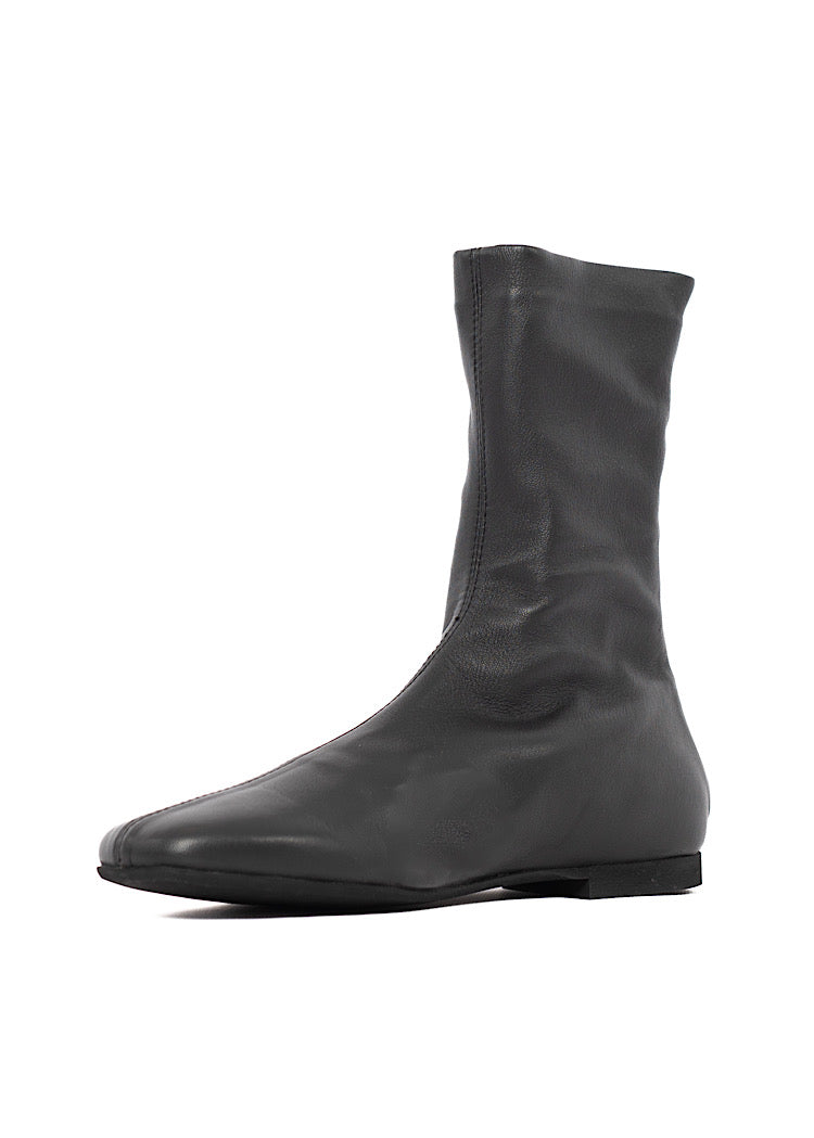 SHORT STRETCH LEATHER BOOT