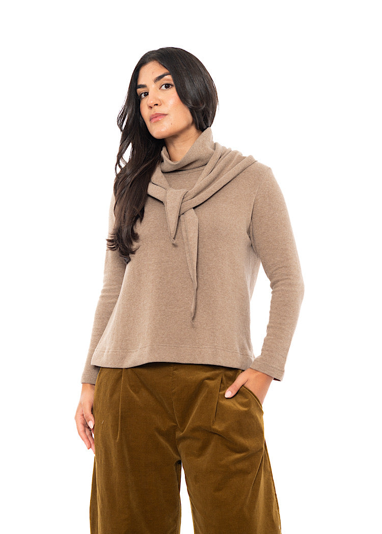SOFT-KNIT TRIANGLE TIPPY NECKERCHIEF