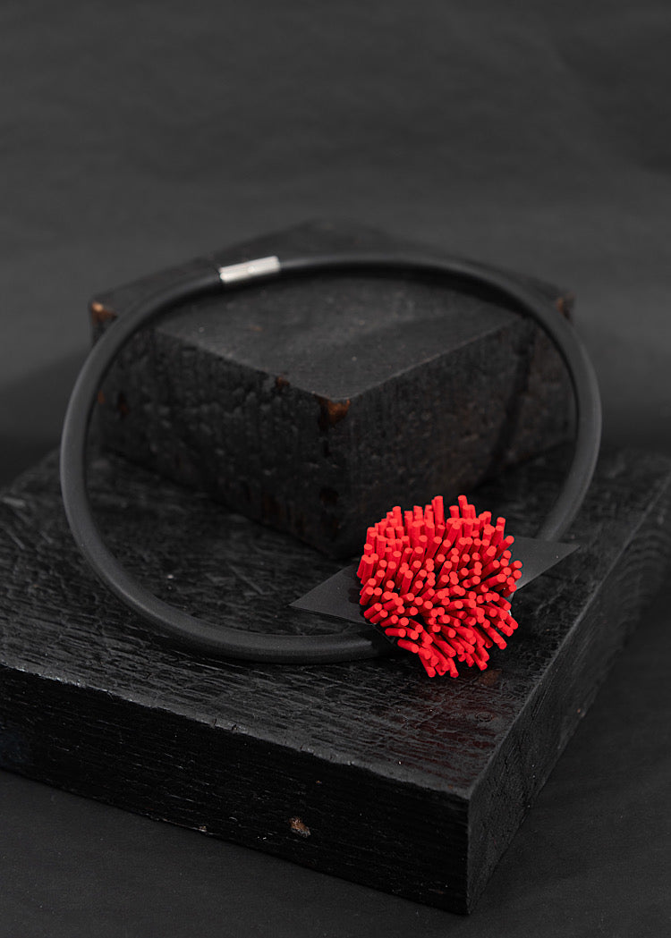 MIKAs BOTAN NECKLACE