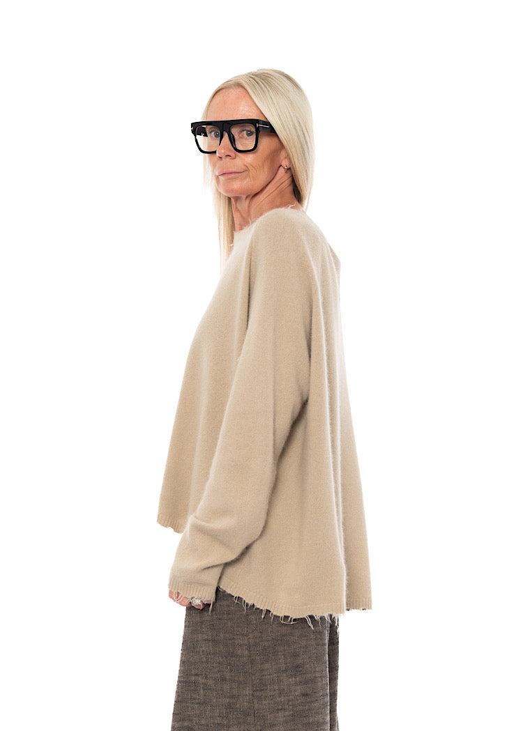DISTRESSED MERINO RACCOON PULLOVER
