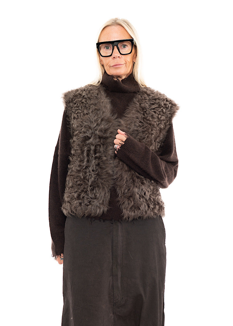 DOM GOOR CURLY SHORT GILET