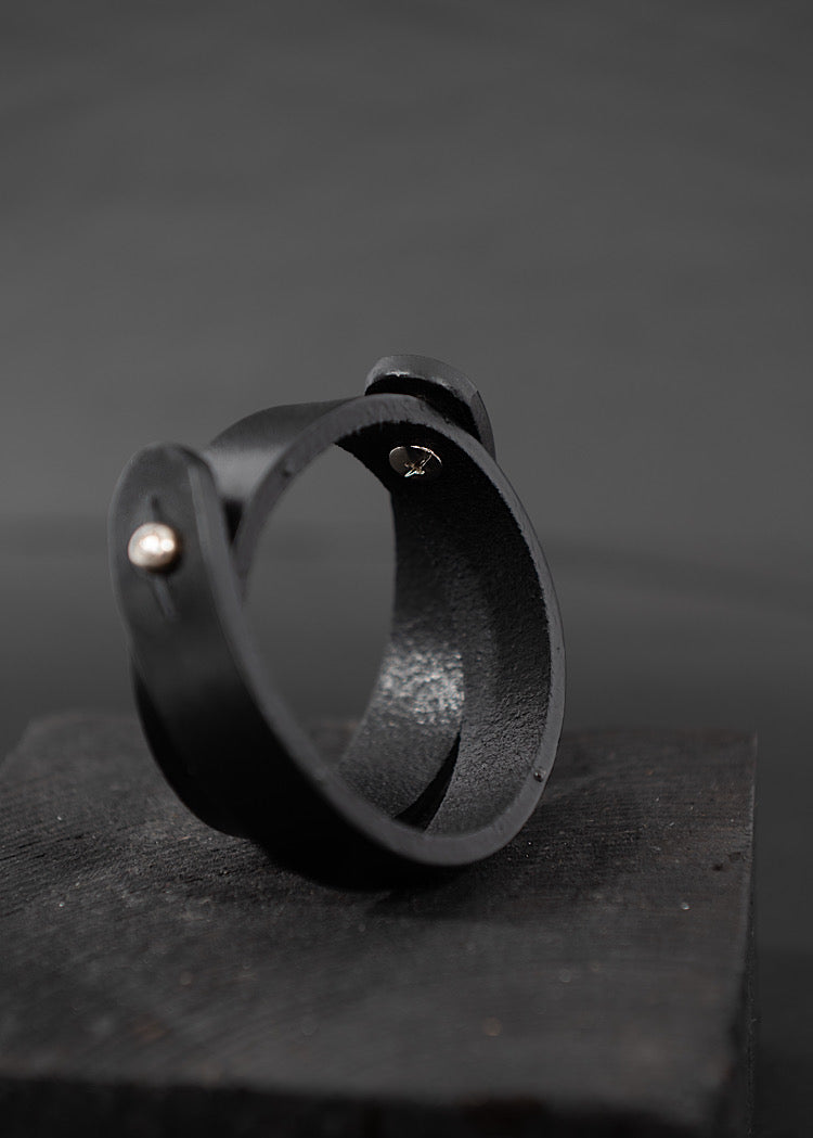 SKIN MACHINE FEARLESS CUFF