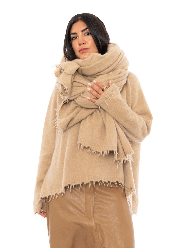 OVERSIZED FRAYED KNIT SCARF