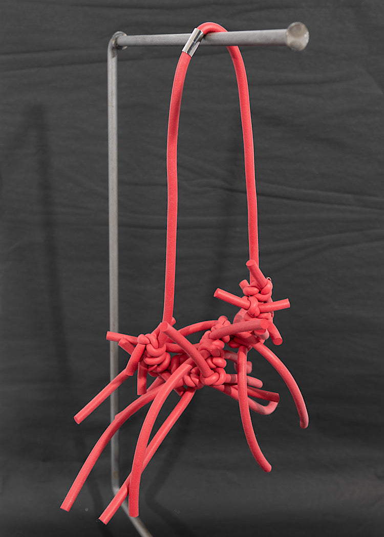 MIKAs SPLASH NECKLACE