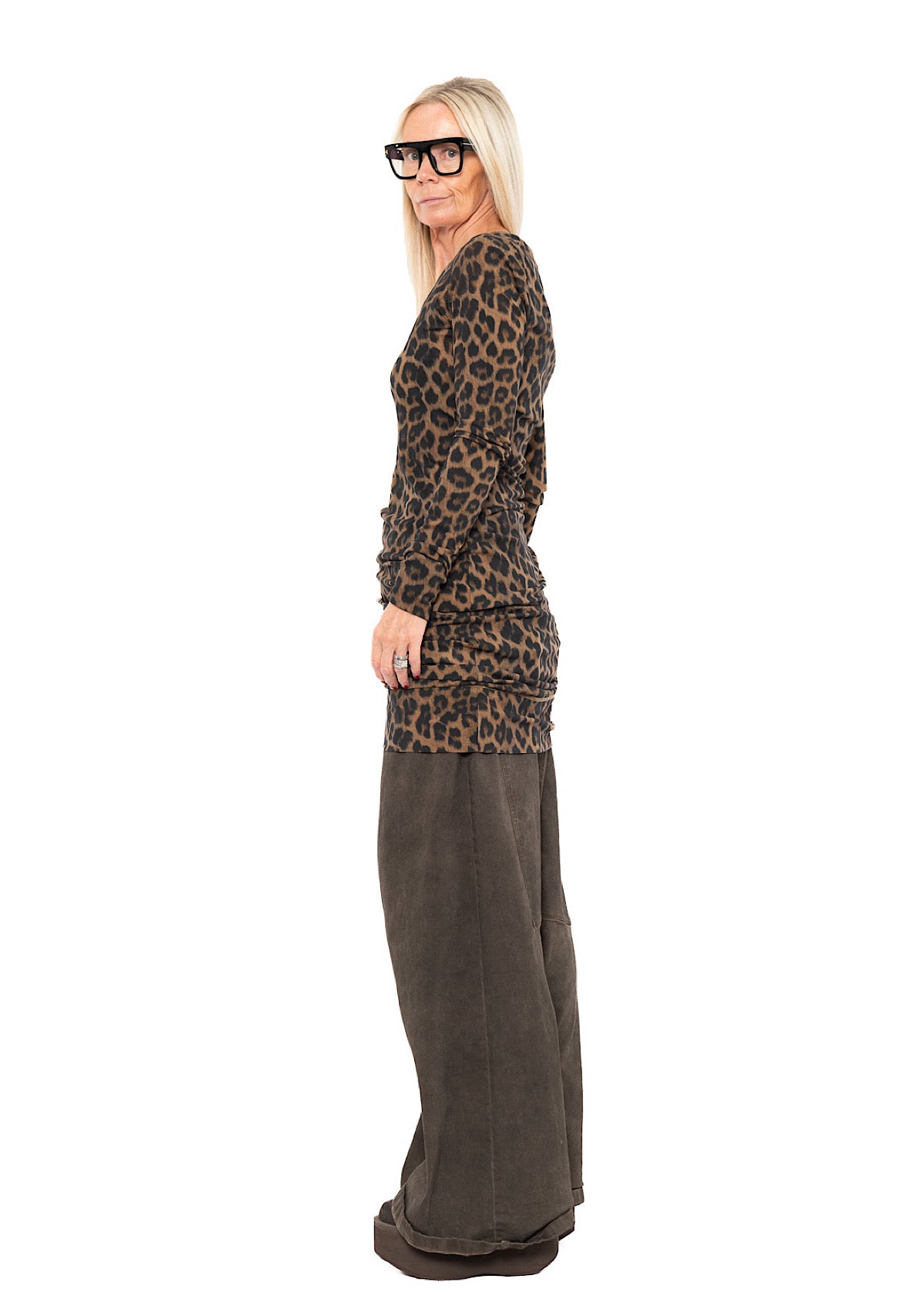 FITTED LEOPARD PRINT LONGLINE T-SHIRT