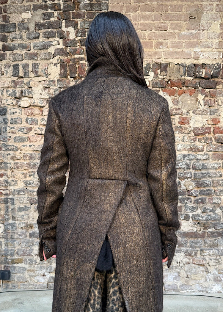 SCULPTED LONG-HAIR WOOL COAT