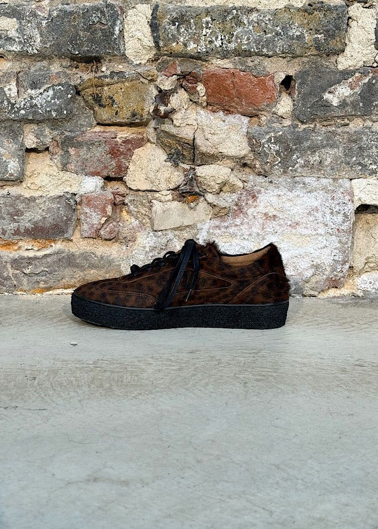 LEO HAIRCALF LOW-TOP TRAINER