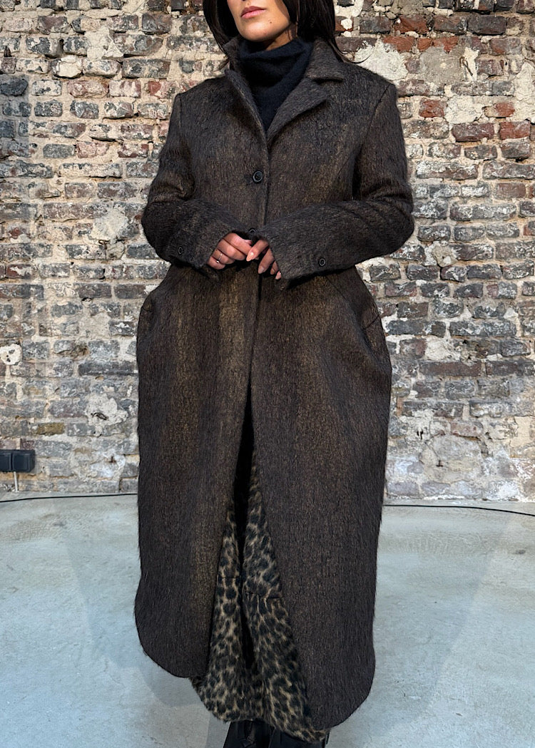 SCULPTED LONG-HAIR WOOL COAT